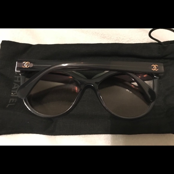 🚨SOLD 🚨CHANEL Sunglasses - Picture 3 of 7